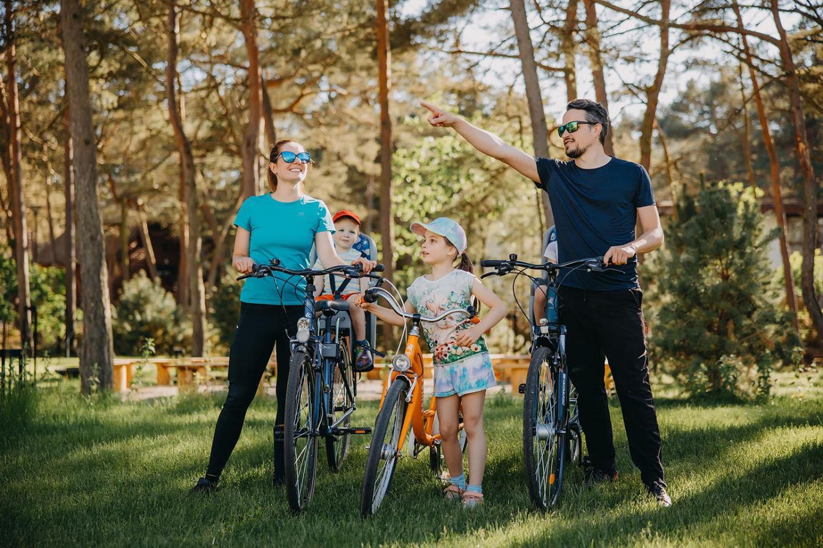 Hotel Linea Mare Pobierowo Exterior photo Family cycling