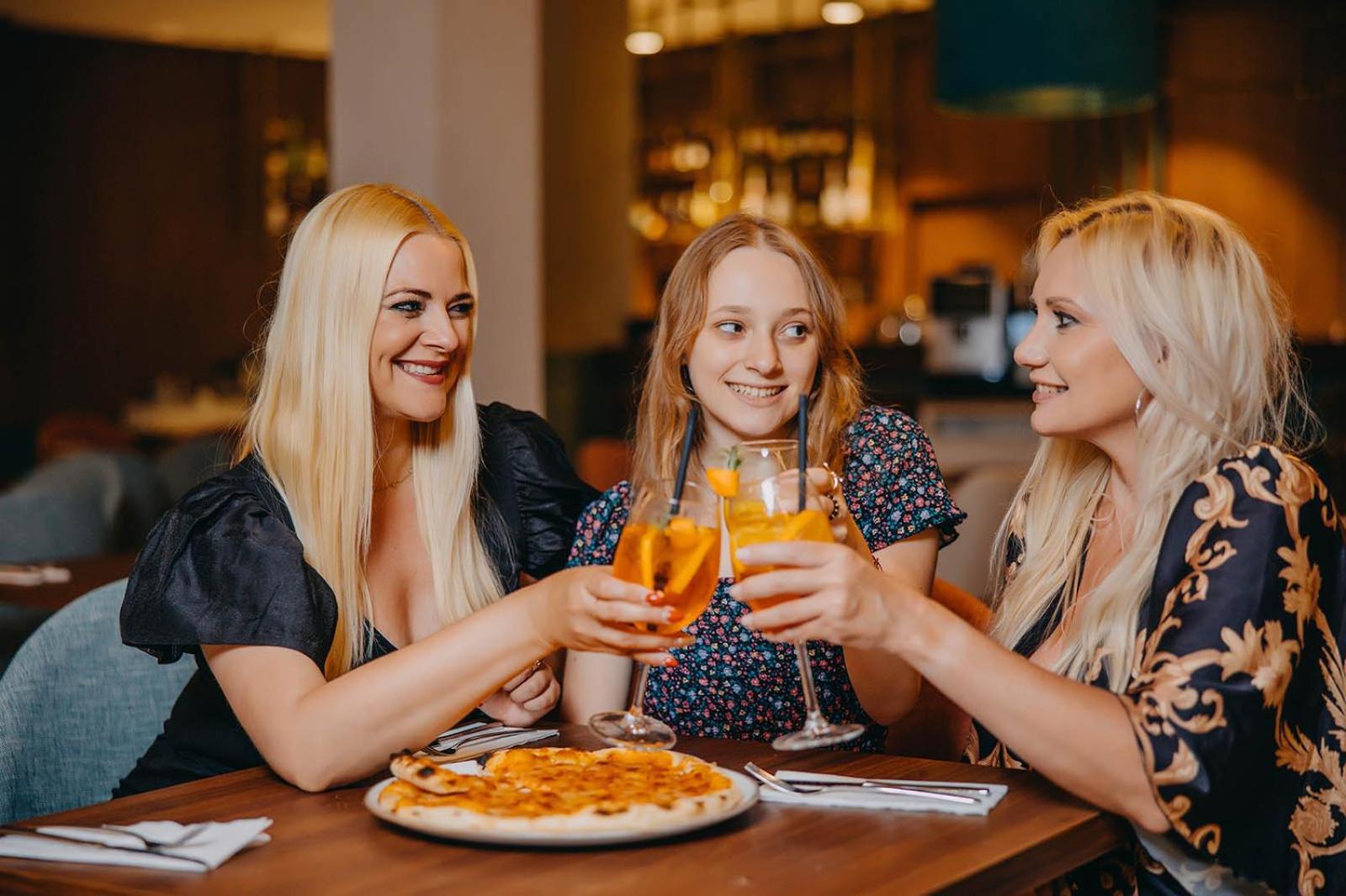 Hotel Linea Mare Pobierowo Exterior photo Women drinking Aperol Spritz