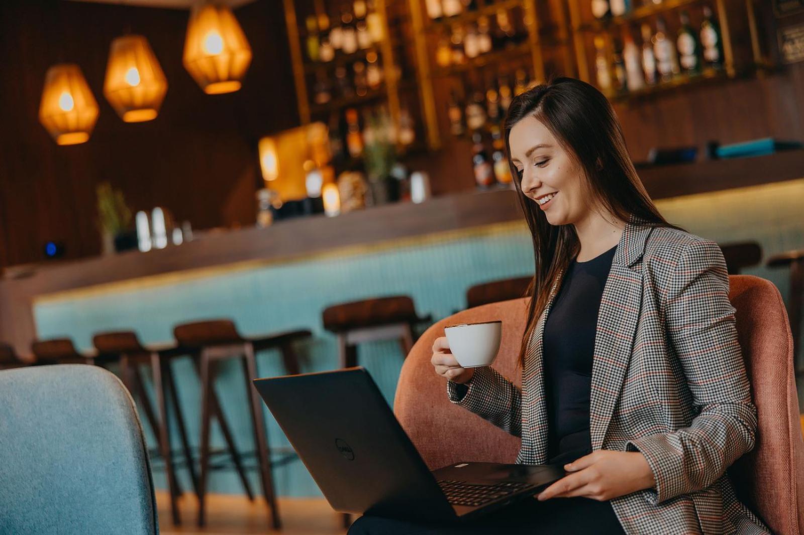 Hotel Linea Mare Pobierowo Exterior photo A woman working on a laptop